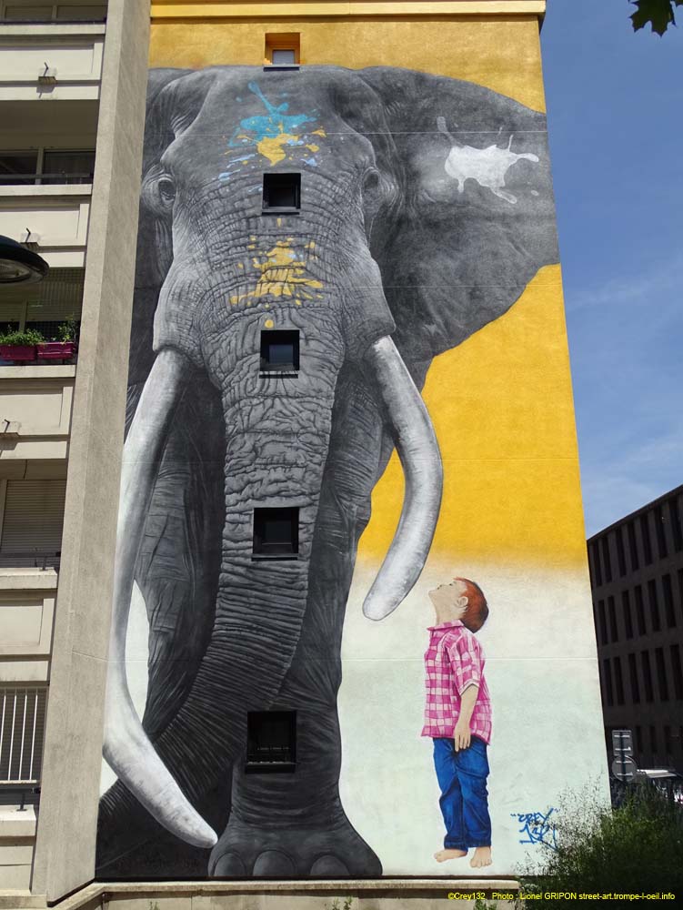 Enfant et éléphant