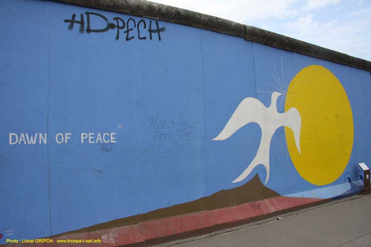 Le mur033 –  Colombe de la paix