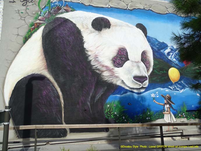 Fillette et panda