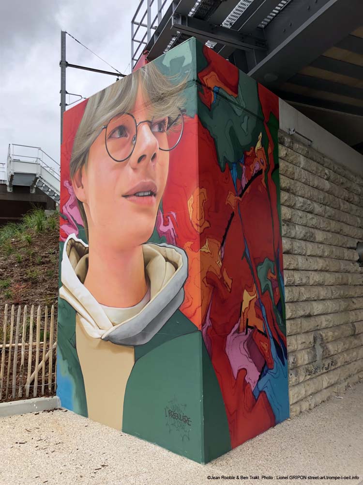 Garçon à lunettes
