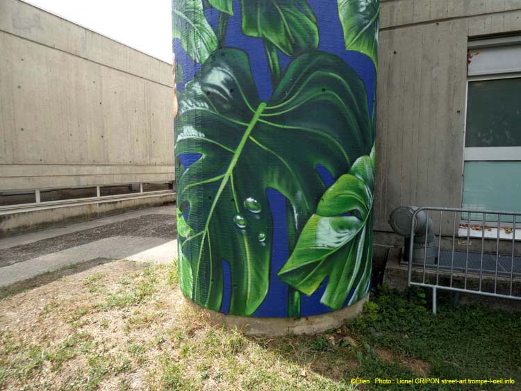 Fillette et combattant