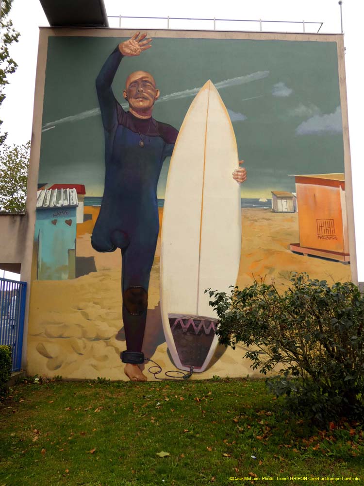 Surfeur unijambiste