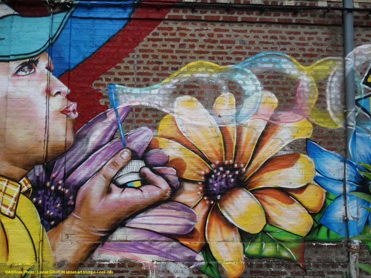 Enfant et fleurs