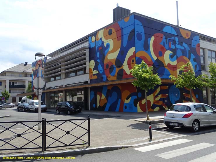 Médiathèque colorée
