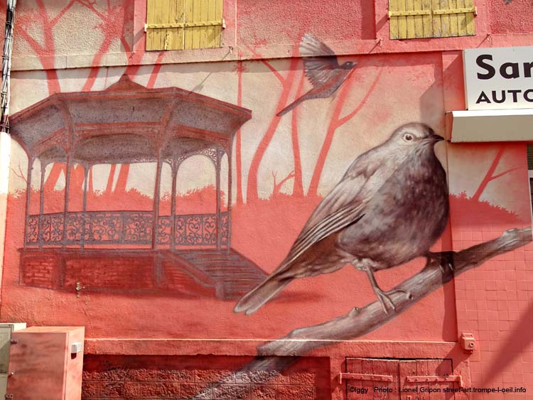 Kiosque et oiseaux