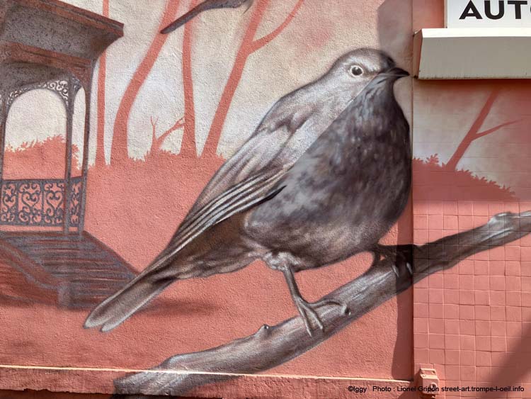 Kiosque et oiseaux