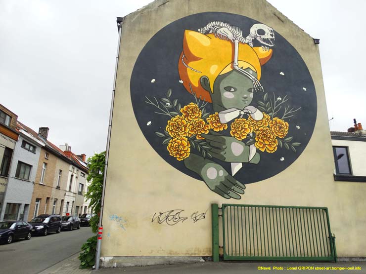 Fillette et squelette