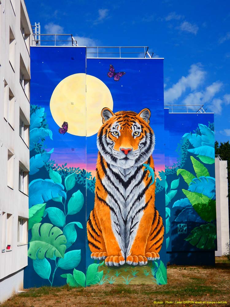 Tigre et papillons