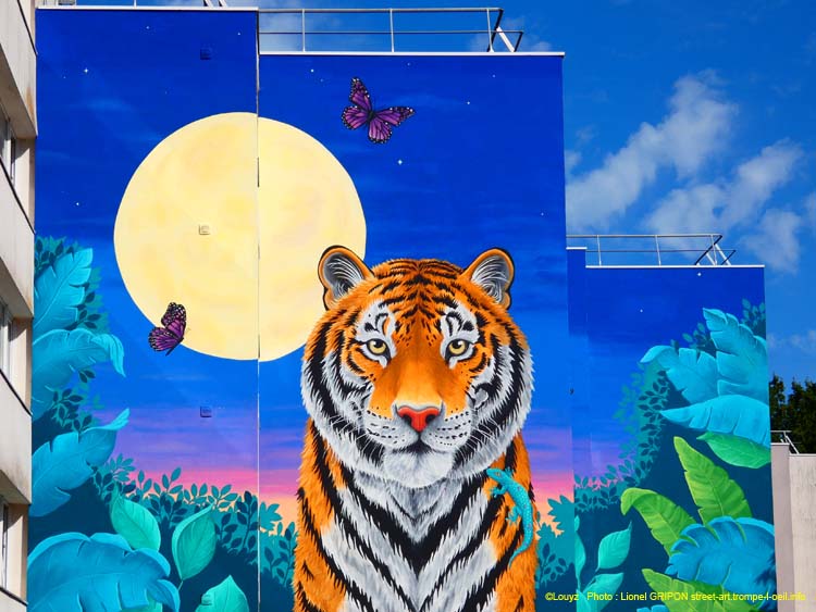 Tigre et papillons