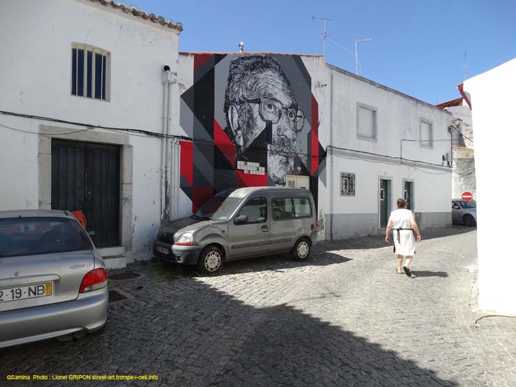 Homme à lunettes