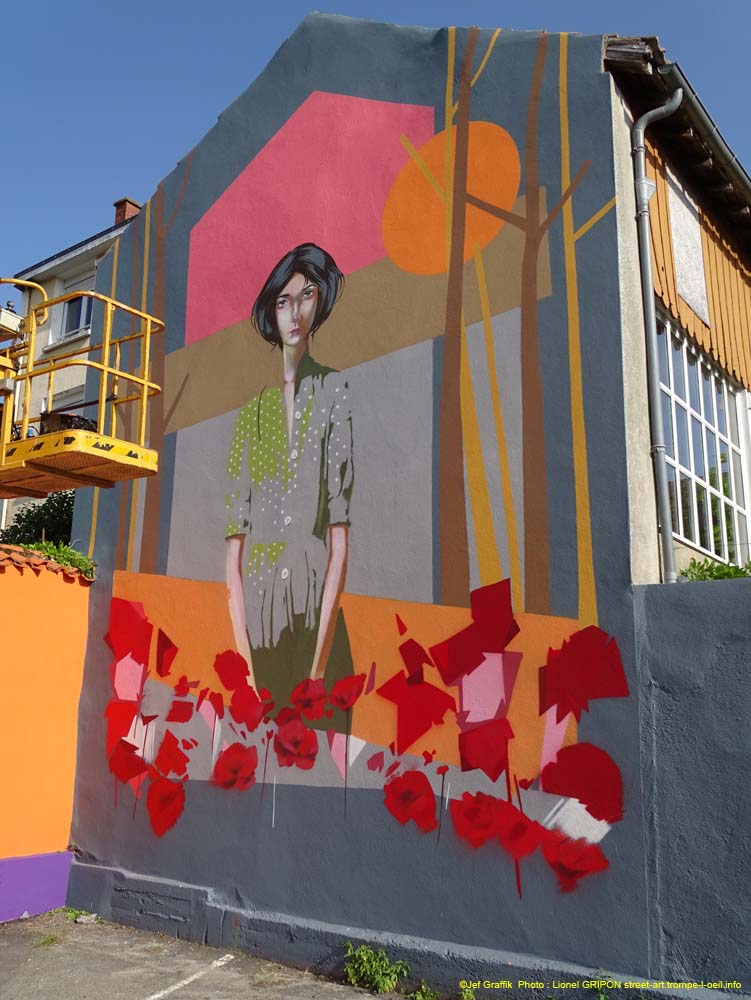 Fille et coquelicots