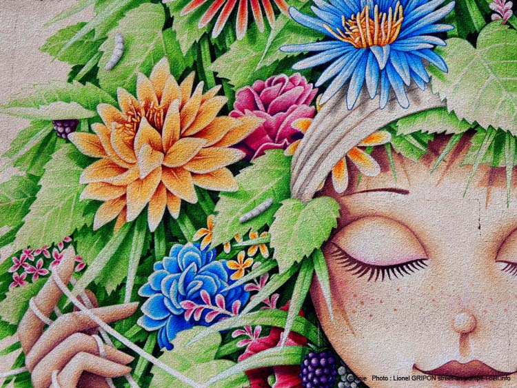 Pin-up aux fleurs