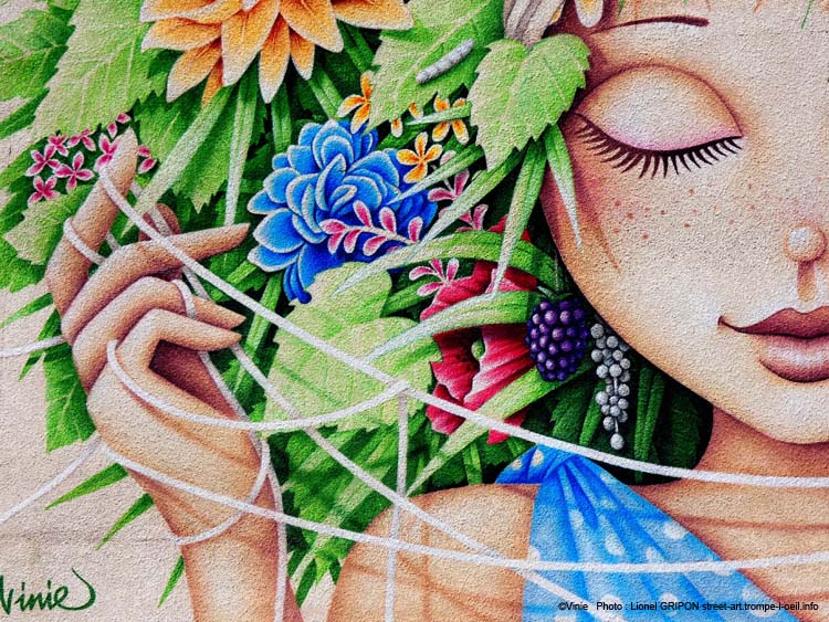 Pin-up aux fleurs