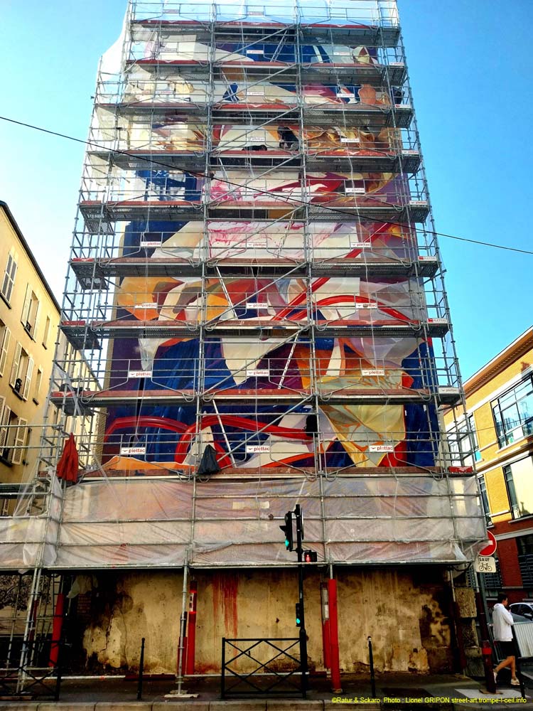 De plastique habillée