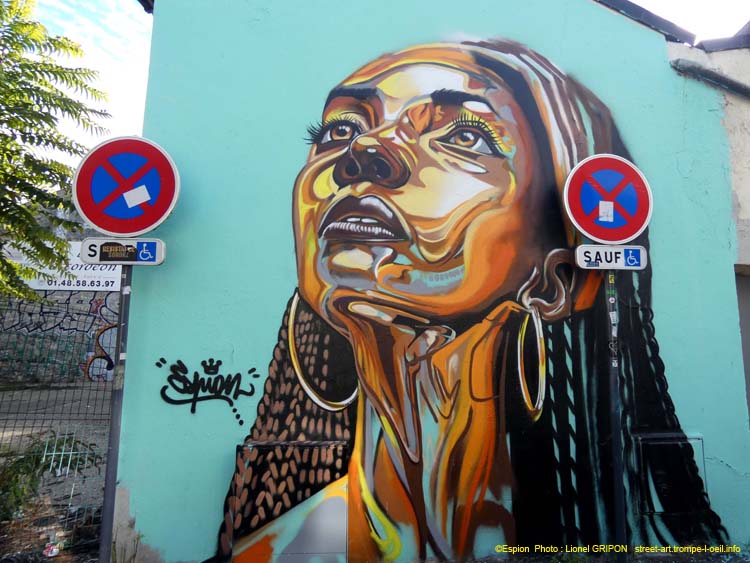 Femme en Or