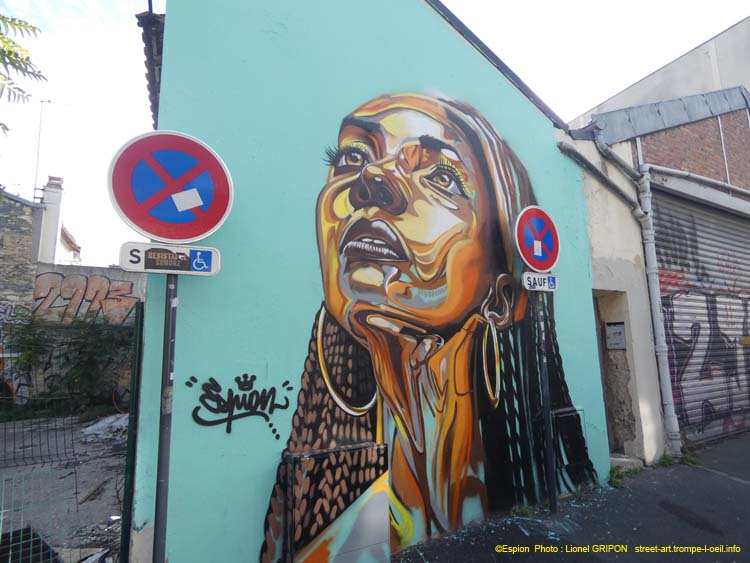 Femme en Or