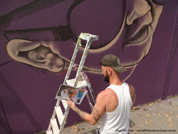 Petit garçon souriant