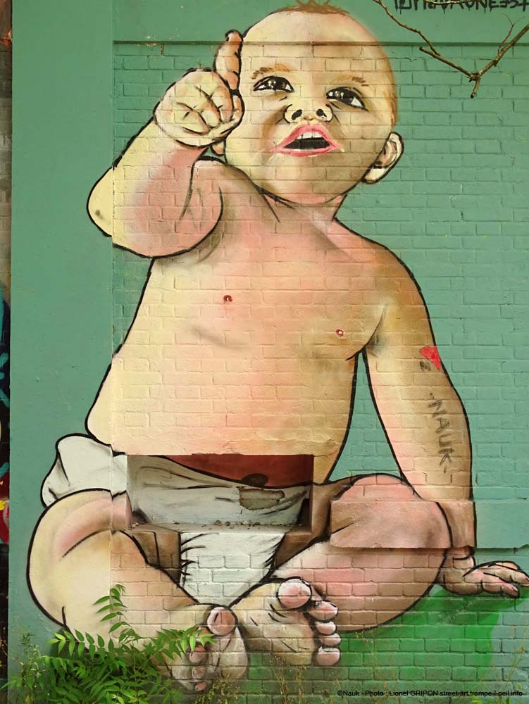 Bébé en couche