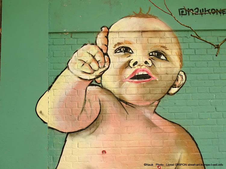 Bébé en couche