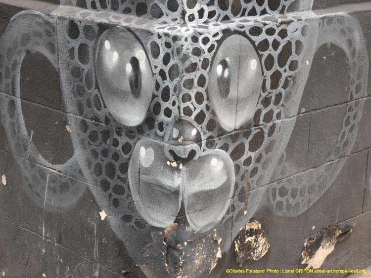 Vase humanoïde