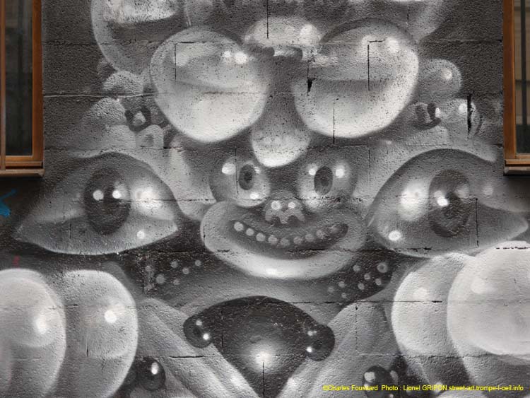 Totem translucide