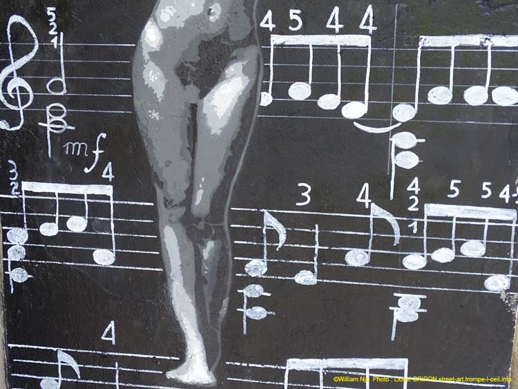 Femme nue et musique