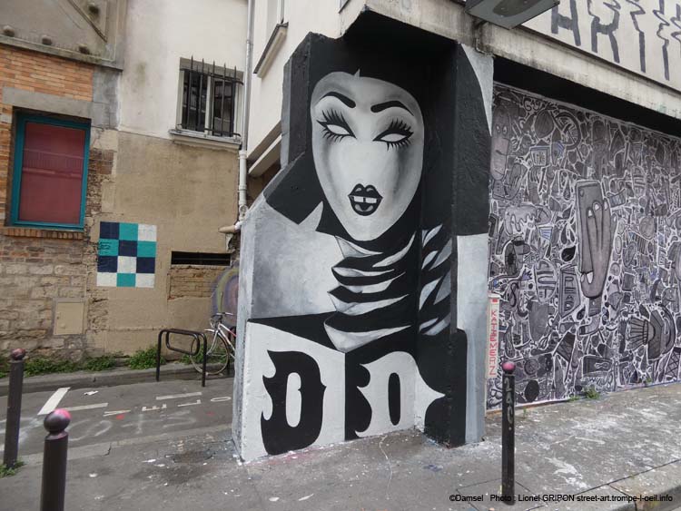 Demoiselle en boîte