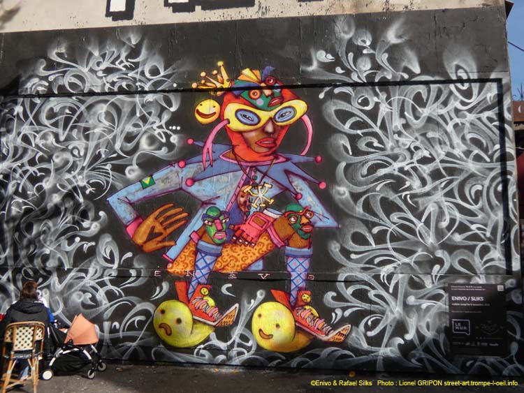 Le mur-180 Enivo et Silks