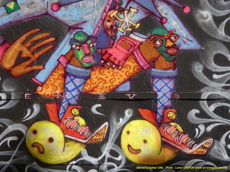 Le mur-180 Enivo et Silks