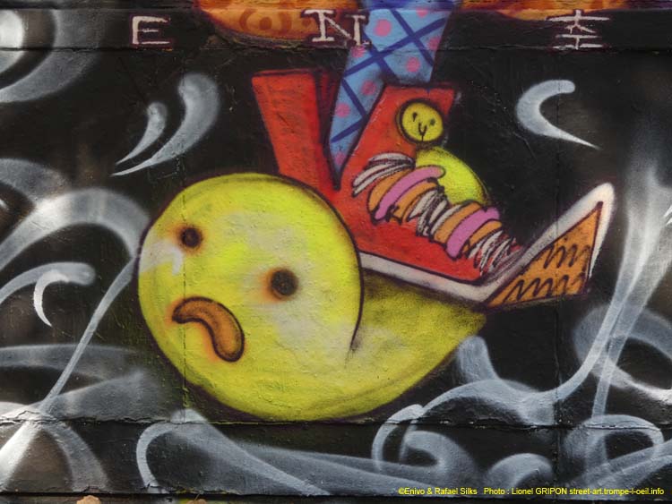 Le mur-180 Enivo et Silks