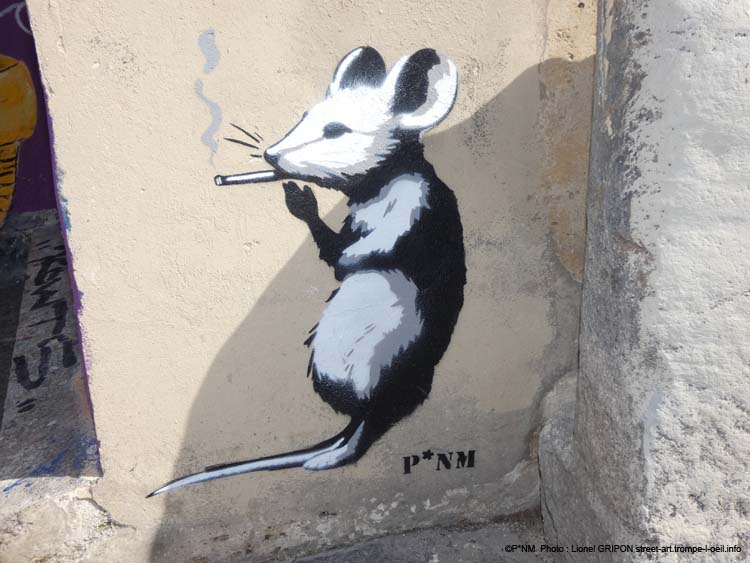 Souris fumeuse
