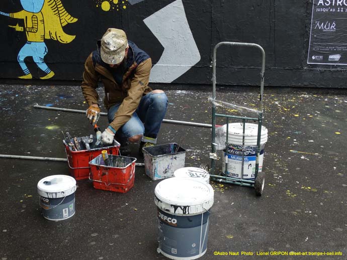 Le mur-22 Astro Naut