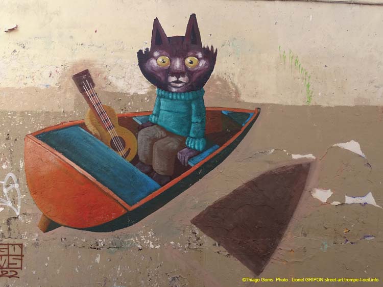 Chat dans sa barque