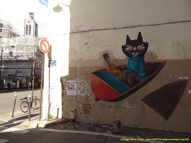 Chat dans sa barque