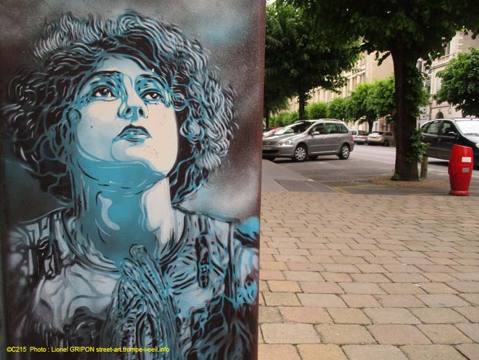 Femme qui prie