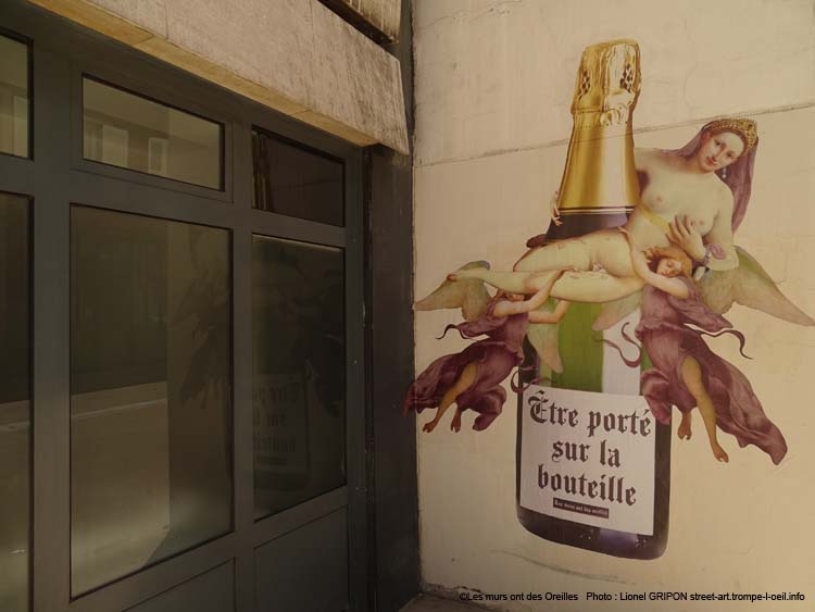 Porté sur la bouteille