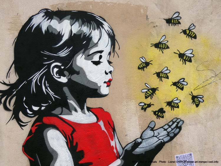 Fillette et abeilles-01