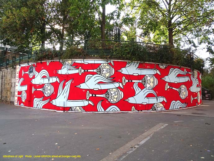 Le Mur12-08 Brothers of Light
