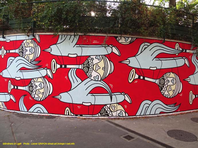 Le Mur12-08 Brothers of Light
