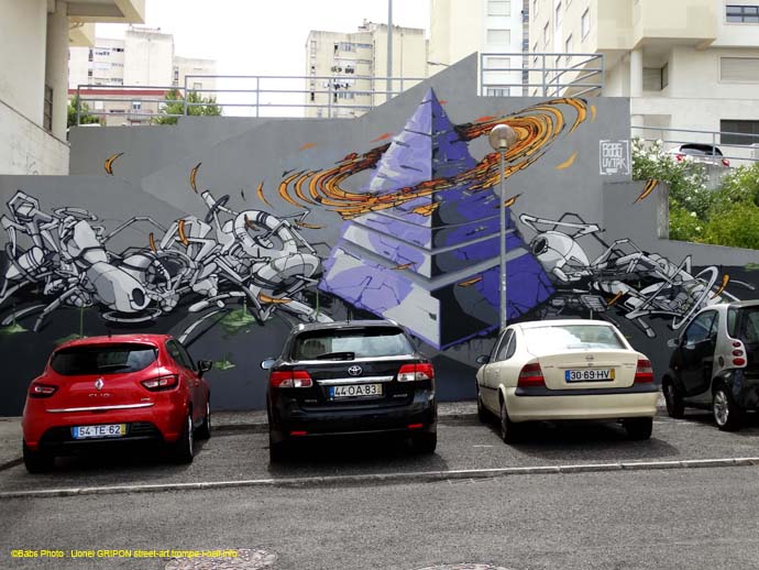 Pyramide violette