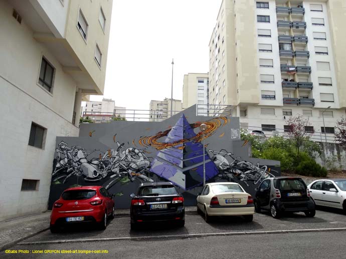 Pyramide violette