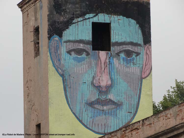 Visage bleu