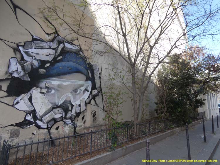 Graffeur dans le mur