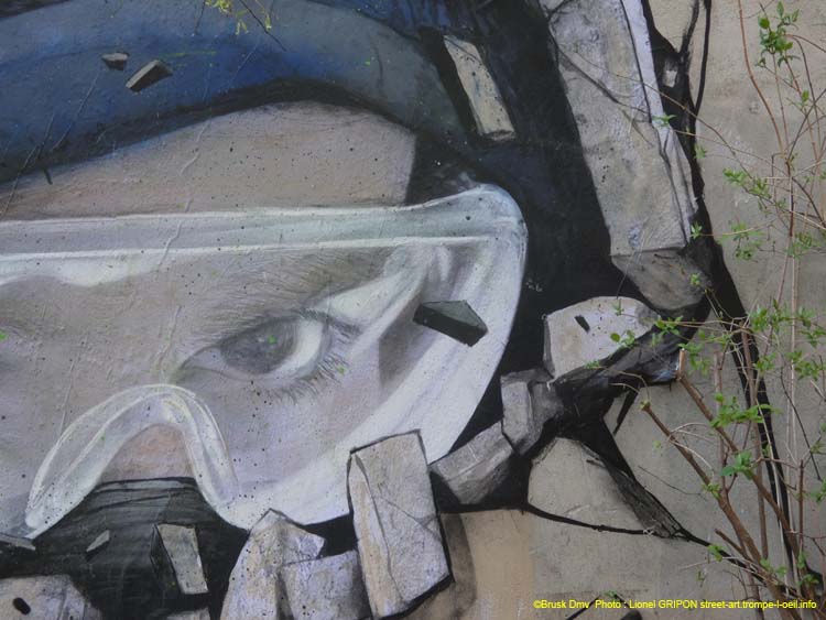 Graffeur dans le mur