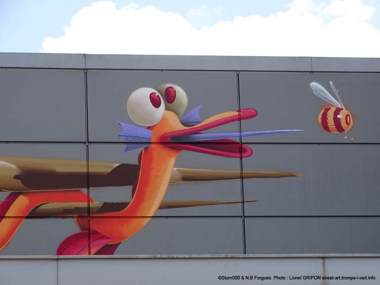 Oiseaux et petit ver