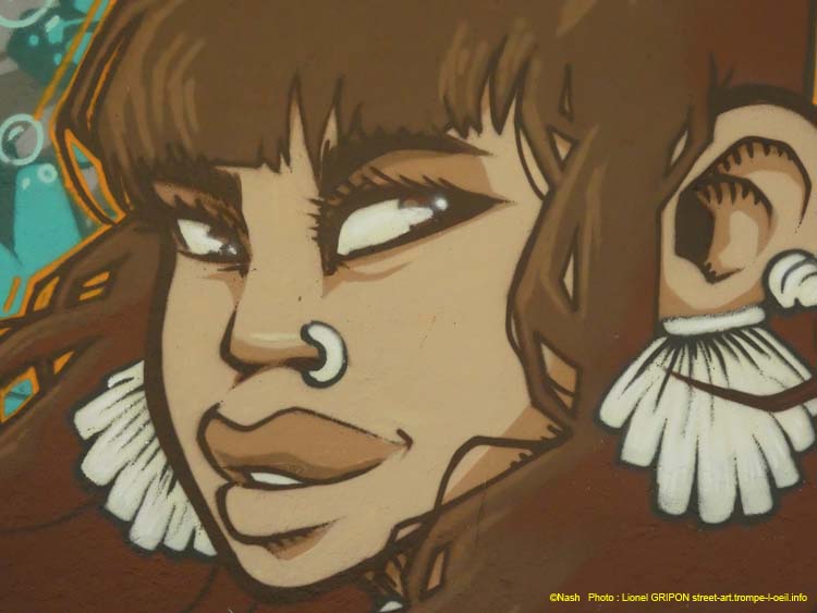 Femme au piercing