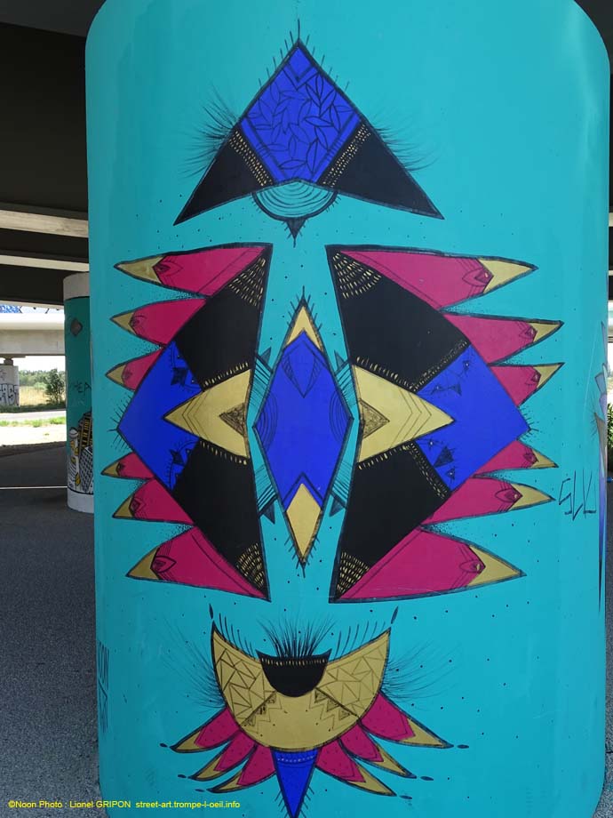 Graf-Piliers02 Noon