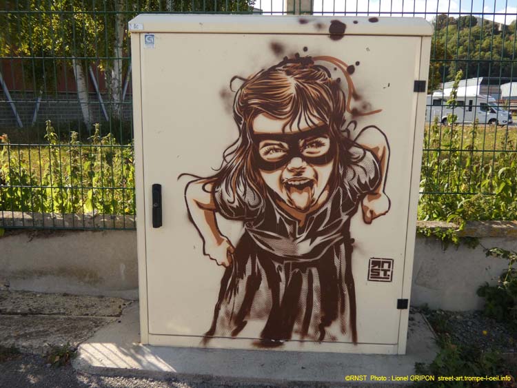 Fillette masquée-17