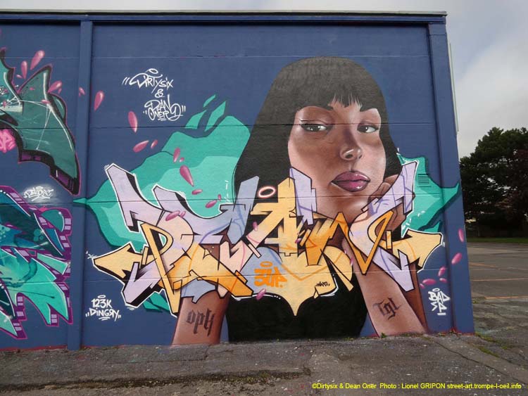 Brune tatouée