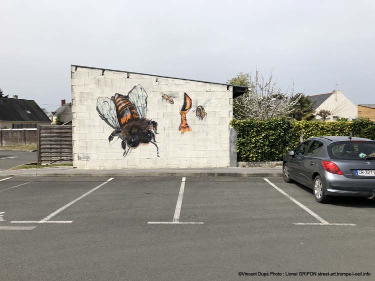 Bourdon et abeilles